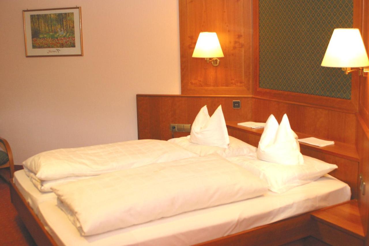 Hotel Ochsen Hoefen an der Enz Екстер'єр фото