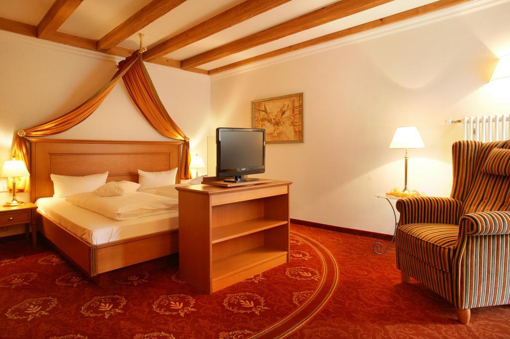 Hotel Ochsen Hoefen an der Enz Екстер'єр фото