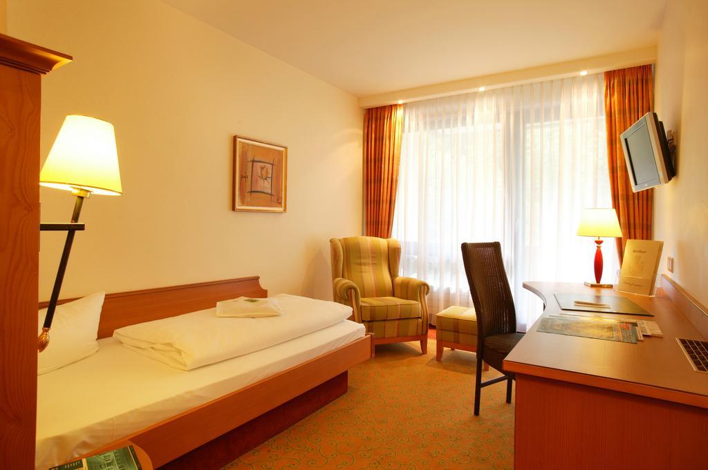 Hotel Ochsen Hoefen an der Enz Екстер'єр фото