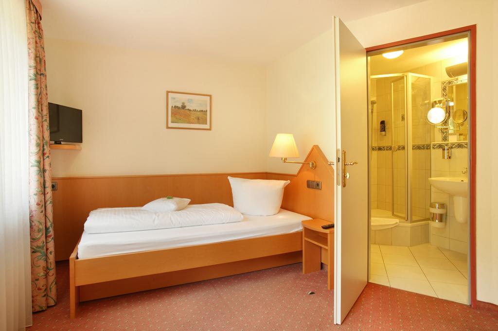 Hotel Ochsen Hoefen an der Enz Екстер'єр фото