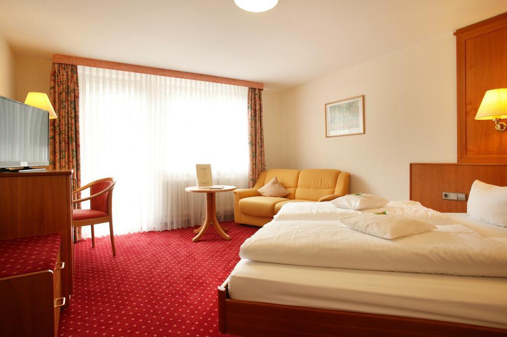 Hotel Ochsen Hoefen an der Enz Екстер'єр фото