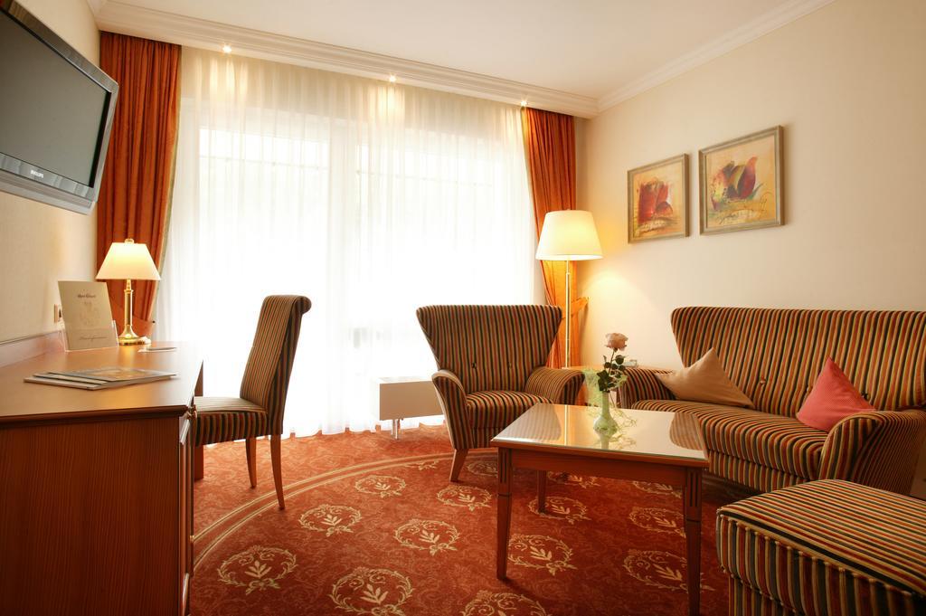 Hotel Ochsen Hoefen an der Enz Екстер'єр фото